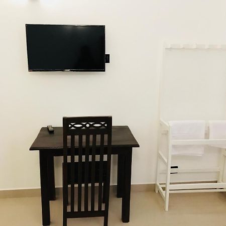 Royal White Tourist Rest Hotel Anuradhapura Kültér fotó