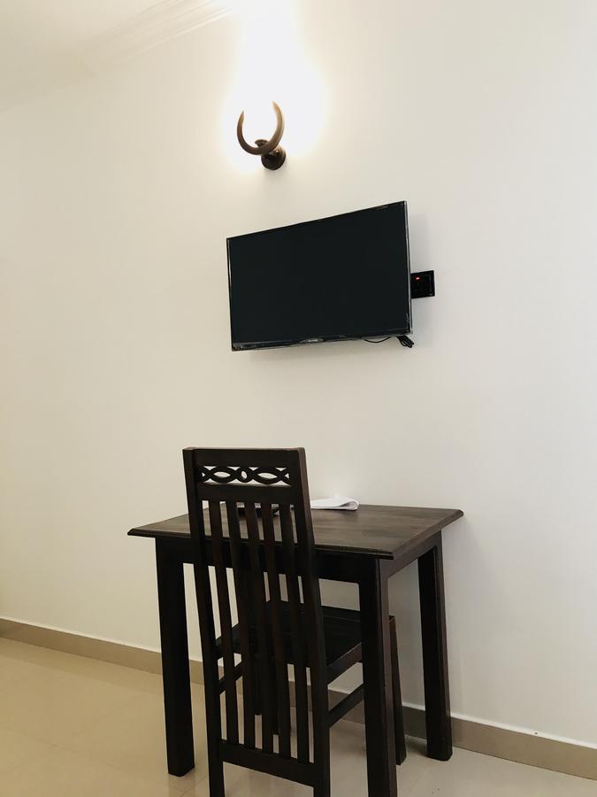 Royal White Tourist Rest Hotel Anuradhapura Kültér fotó