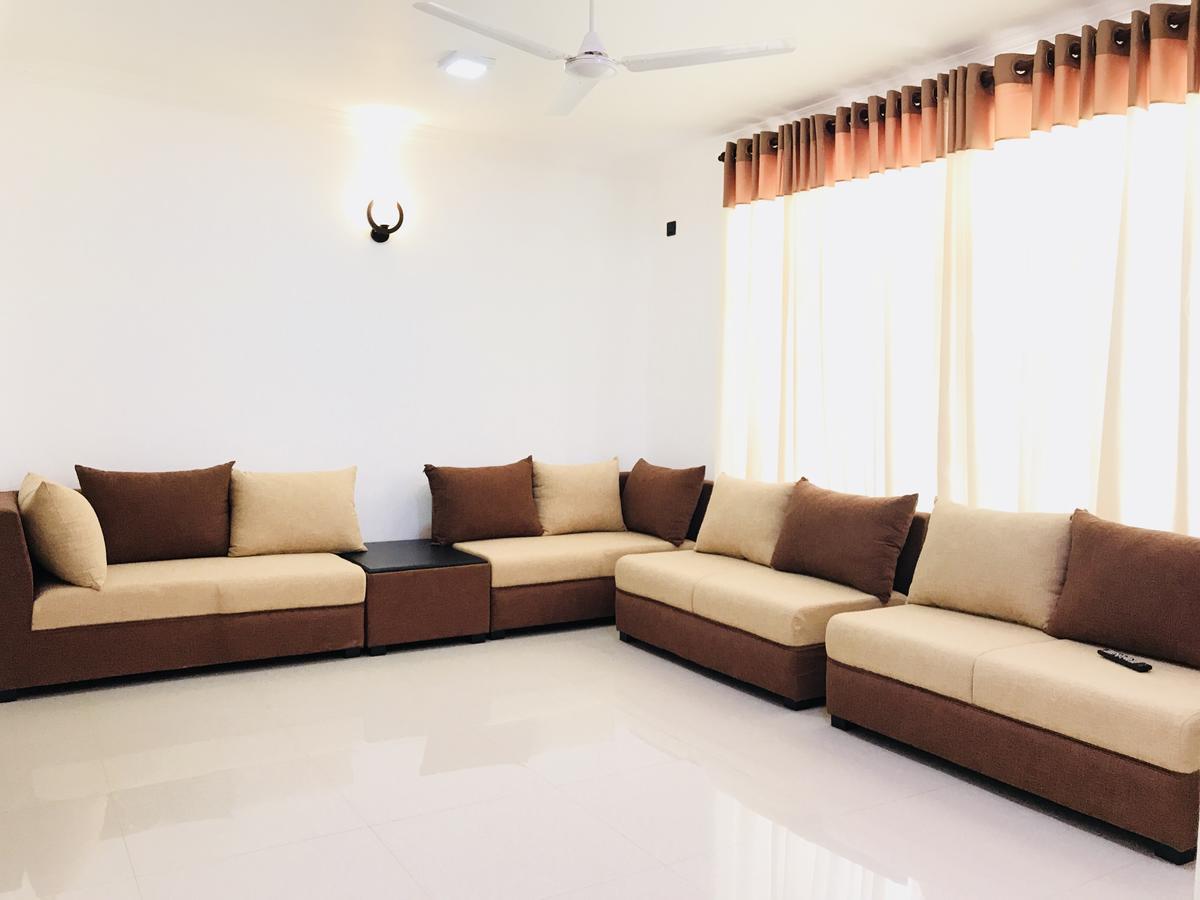 Royal White Tourist Rest Hotel Anuradhapura Kültér fotó