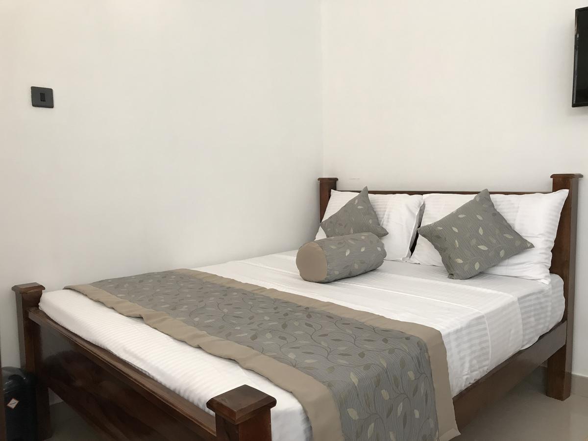 Royal White Tourist Rest Hotel Anuradhapura Kültér fotó