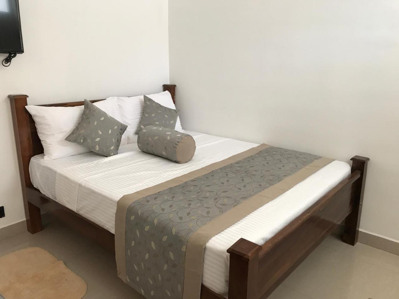 Royal White Tourist Rest Hotel Anuradhapura Kültér fotó