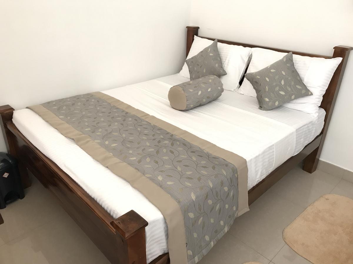 Royal White Tourist Rest Hotel Anuradhapura Kültér fotó
