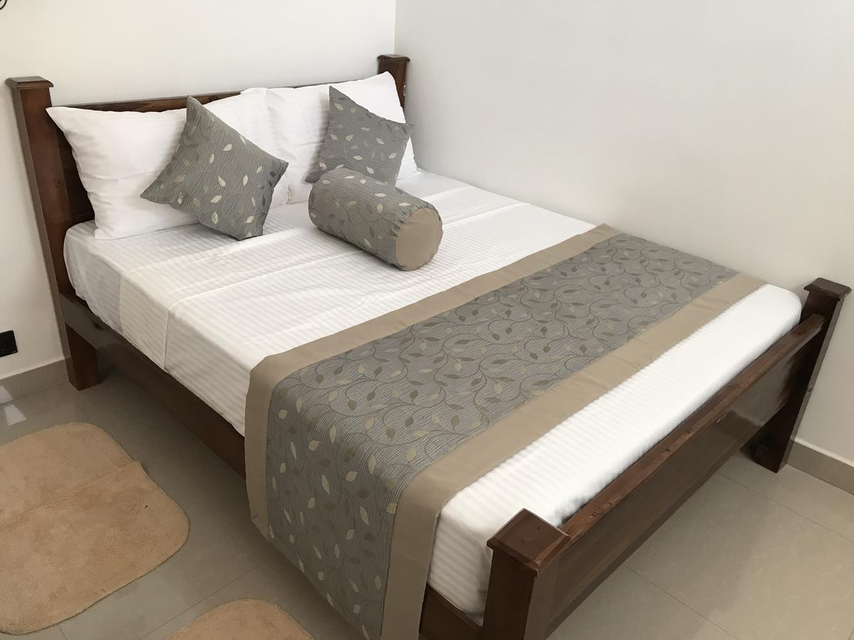 Royal White Tourist Rest Hotel Anuradhapura Kültér fotó