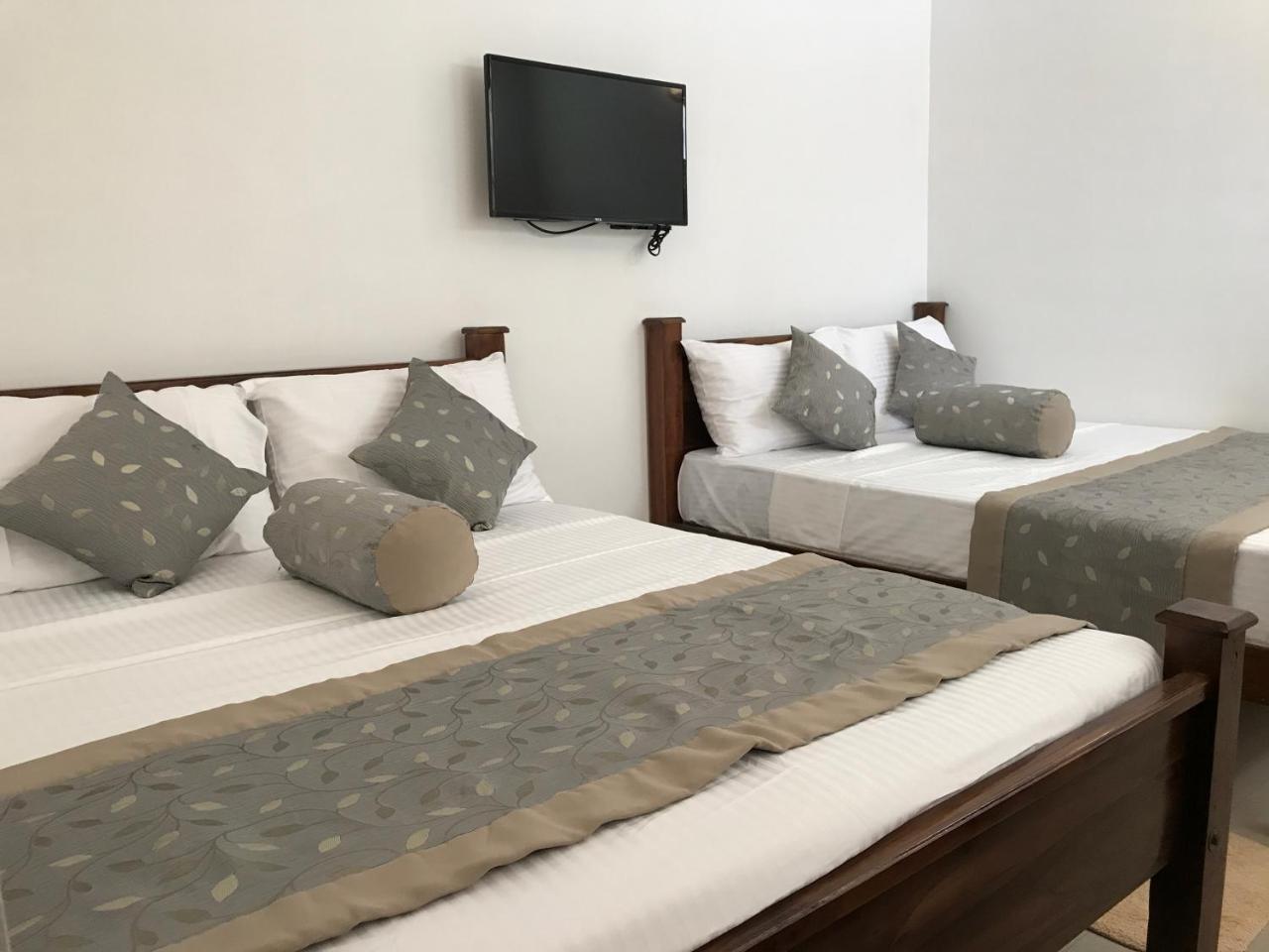 Royal White Tourist Rest Hotel Anuradhapura Kültér fotó