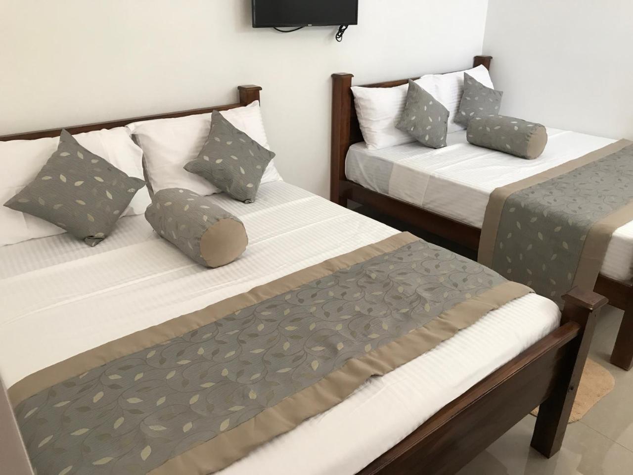 Royal White Tourist Rest Hotel Anuradhapura Kültér fotó