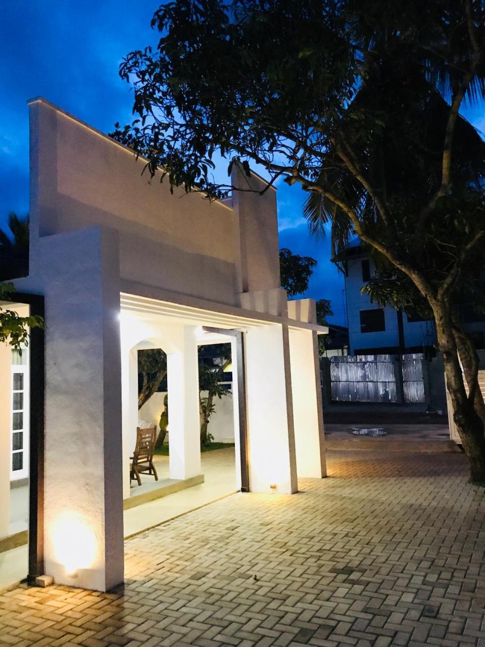 Royal White Tourist Rest Hotel Anuradhapura Kültér fotó
