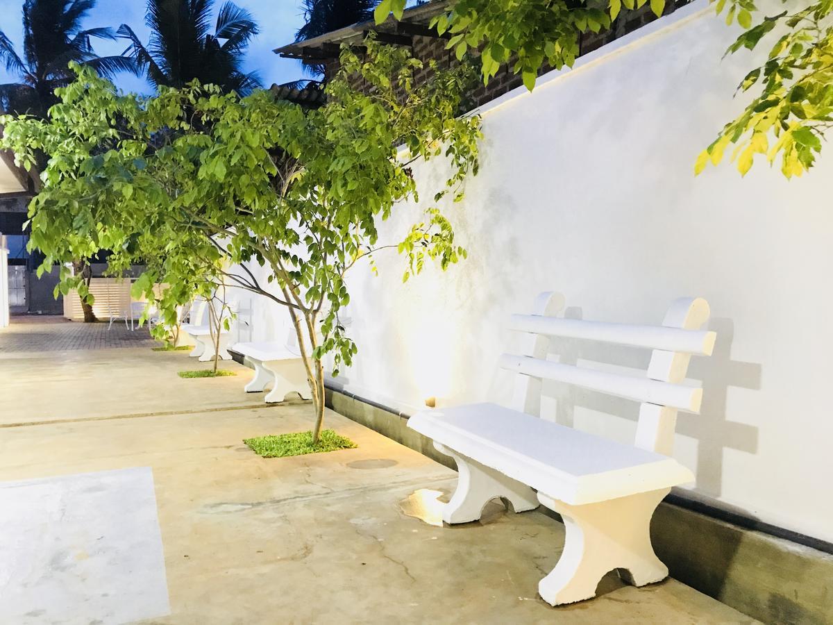 Royal White Tourist Rest Hotel Anuradhapura Kültér fotó