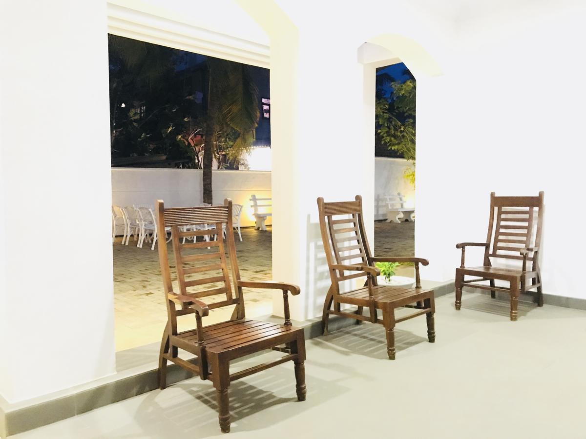 Royal White Tourist Rest Hotel Anuradhapura Kültér fotó