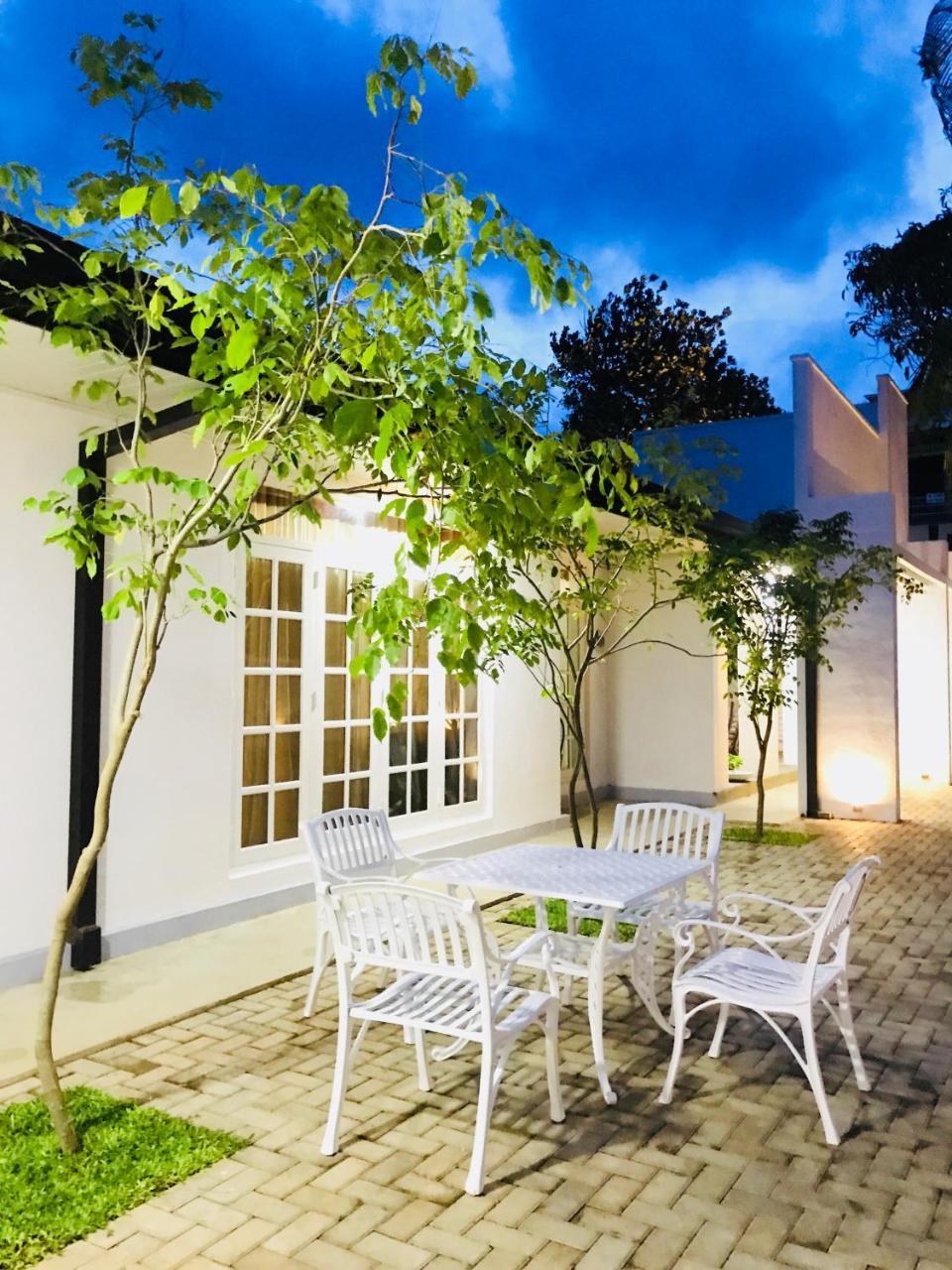 Royal White Tourist Rest Hotel Anuradhapura Kültér fotó